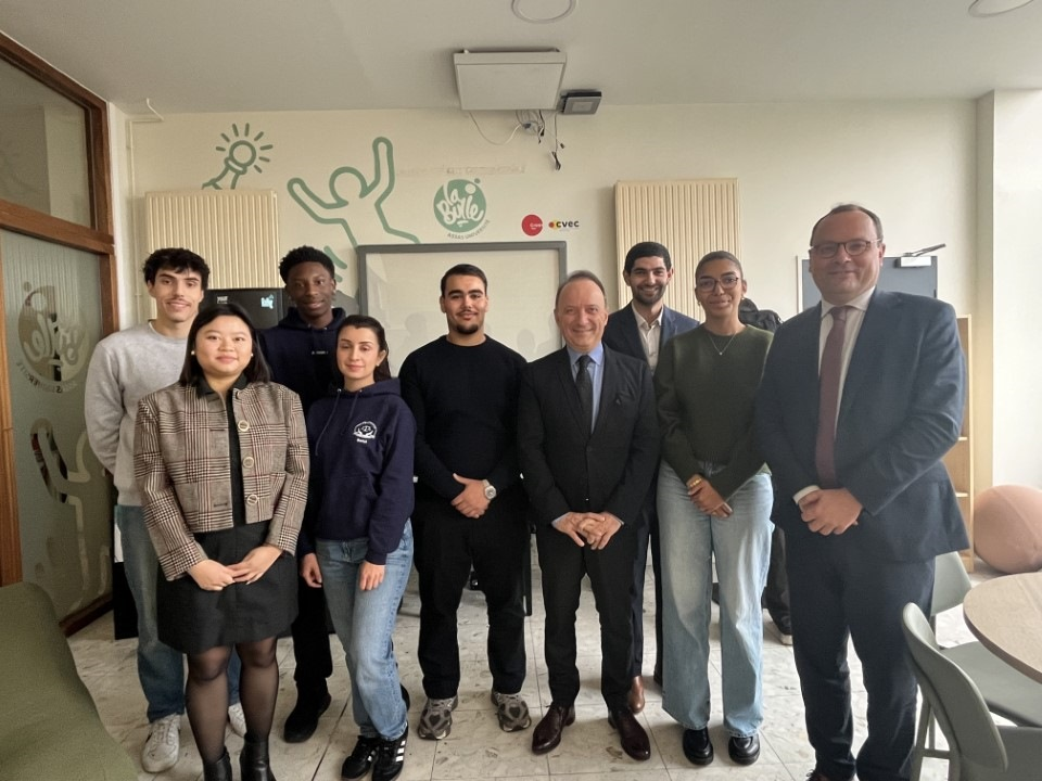 Photo de groupe de l'inauguration de la Bulle à Melun